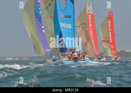 Finale in porto il giorno della gara della Volvo Ocean Race, Newport scalo, prima i battelli salpano attraverso l'Atlantico sulla gamba 9, per Cardiff Wales. Foto Stock