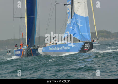 Finale in porto il giorno della gara della Volvo Ocean Race, Newport scalo, prima i battelli salpano attraverso l'Atlantico sulla gamba 9, per Cardiff Wales. Foto Stock