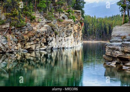 Il lago a ferro di cavallo, il Parco Nazionale di Jasper, Canada Foto Stock