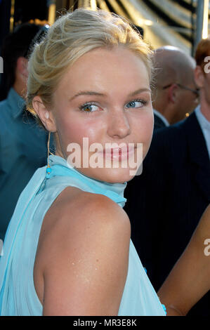 Kate Bosworth arrivando al Blue Crush premiere presso l'Anfiteatro universale a Los Angeles. Il 8 agosto 2002. BosworthKate25un tappeto rosso Evento, verticale, STATI UNITI D'AMERICA, industria cinematografica, celebrità, fotografia, Bestof, arte cultura e intrattenimento, Topix celebrità moda / Verticale, meglio di, evento nella vita di Hollywood - California, moquette rossa e dietro le quinte, USA, industria cinematografica, celebrità, movie celebrità, personaggi televisivi, musica celebrità, fotografia, Bestof, arte cultura e intrattenimento, Topix, headshot, verticale, una persona, dall'anno , 2002, inchiesta tsuni@Gamma-USA.com Foto Stock