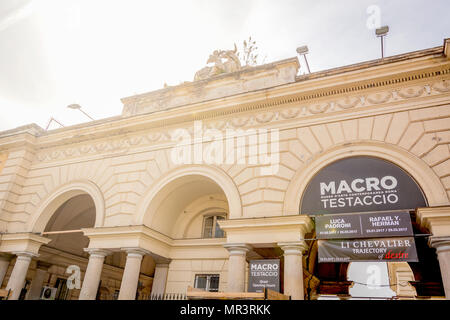 Roma, Italia, Marzo 2017: entrata principale della MACRO, il Museo di Arte Contemporanea di Roma, costruita all'interno di un vecchio mattatoio Foto Stock