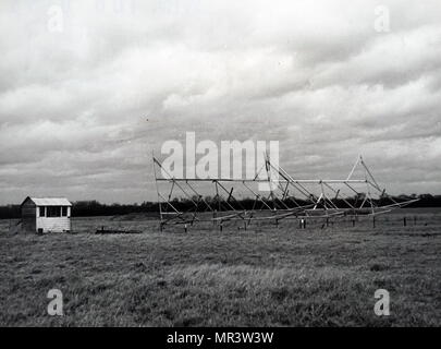 Fotografia di un radio fissi antenna interferometro a Mullard Radio Astronomy Observatory, Cambridge. In data xx secolo Foto Stock