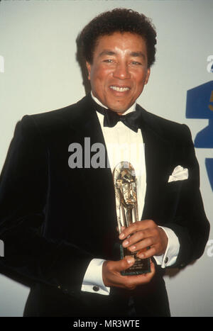 LOS ANGELES, CA - 12 Marzo: cantante Smokey Robinson partecipa alla quinta edizione di Soul Train Music Awards, il 12 marzo 1991 presso lo Shrine Auditorium di Los Angeles, California. Foto di Barry re/Alamy Stock Photo Foto Stock