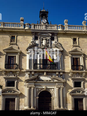 Granada, Andalusia, Spagna. Palazzo della Cancelleria Reale. Particolare della facciata. Istituzione creata dalla monarchi cattolici, spostando il Tribunal da Ciudad Real a Granada. Questo edificio risale intorno al 1530, durante il regno di Carlo I. fu progettato dall'architetto andaluso Francisco del Castillo el Mozo (1528-1586). Foto Stock