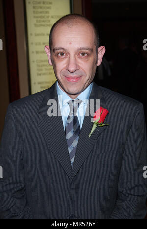 Bruno Delbonnel )Amelie) arrivando alla 16th Annual Outstanding Achievement Awards presso il Century Plaza di Los Angeles. Febbraio 17, 2002. DelbonnelBruno Amelie04 Red Carpet Event, verticale, STATI UNITI D'AMERICA, industria cinematografica, celebrità, fotografia, Bestof, arte cultura e intrattenimento, Topix celebrità moda / Verticale, meglio di, evento nella vita di Hollywood - California, moquette rossa e dietro le quinte, USA, industria cinematografica, celebrità, movie celebrità, personaggi televisivi, musica celebrità, fotografia, Bestof, arte cultura e intrattenimento, Topix, headshot, verticale, una persona, dall'anno , 2002, inq Foto Stock