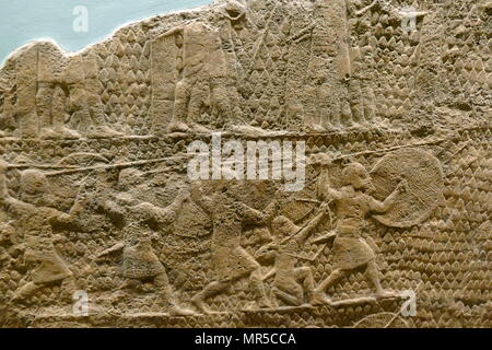 Parete assira rilievo che mostra un attacco a Lakish, circa 700-692 ВС Da Ninive, Palazzo Sud-Ovest, Sennacherib durante la campagna di 701 BC, la cattura di Lachis nel regno di Giuda Foto Stock