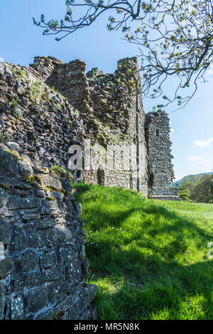 Le rovine del castello di Pendragon a Outhgill nell'Eden Valley a Mallerstang vicino Kirkby Stephen in Cumbria la fama di essere la casa di Uther Pendragon Foto Stock