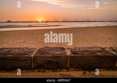 Tramonto sul porto di St Kilda Melbourne in estate Foto Stock