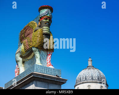 Quarto zoccolo Trafalgar Square Il nemico invisibile non dovrebbe esistere da Michael Rakowitz creato da 10.500 vuoto data iracheno lattine di sciroppo Foto Stock