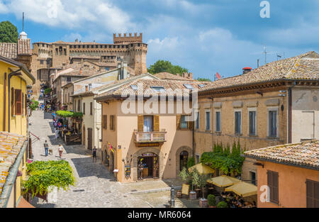 Gradara, piccola cittadina in provincia di Pesaro Urbino nelle Marche d'Italia. Foto Stock