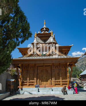 Un Tempio del villaggio nella valle di Sangla Hill (Himachal Pradesh, India) Foto Stock