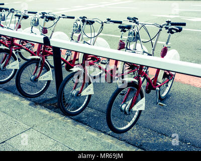 Bicing noleggio biciclette in corrispondenza di una stazione di noleggio a Barcellona, Spagna Foto Stock