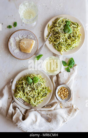 Cena di primavera - Pasta e Vino Foto Stock