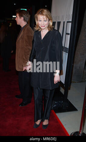 Emily Watson che arrivano alla premiere di Gosford Park presso la Academy of Motion Picture Arts e la scienza in Los Angeles. Dicembre 7, 2001.WatsonEmily01.JPGWatsonEmily01 Red Carpet Event, verticale, STATI UNITI D'AMERICA, industria cinematografica, celebrità, fotografia, Bestof, arte cultura e intrattenimento, Topix celebrità moda / Verticale, meglio di, evento nella vita di Hollywood - California, moquette rossa e dietro le quinte, USA, industria cinematografica, celebrità, movie celebrità, personaggi televisivi, musica celebrità, fotografia, Bestof, arte cultura e intrattenimento, Topix, verticale, una persona, dall'anno , 2001, inchiesta t Foto Stock