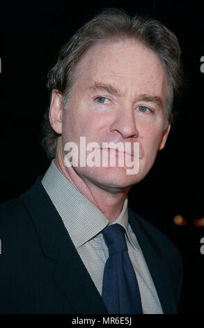 Kevin Kline arrivando a "L'imperatore del Club Premiere' alla Academy of Motion Picture Arts e la scienza in Los Angeles. Novembre 20, 2002. KlineKevin136 Red Carpet Event, verticale, STATI UNITI D'AMERICA, industria cinematografica, celebrità, fotografia, Bestof, arte cultura e intrattenimento, Topix celebrità moda / Verticale, meglio di, evento nella vita di Hollywood - California, moquette rossa e dietro le quinte, USA, industria cinematografica, celebrità, movie celebrità, personaggi televisivi, musica celebrità, fotografia, Bestof, arte cultura e intrattenimento, Topix, headshot, verticale, una persona, dall'anno , 2002, inchiesta tsuni@G Foto Stock