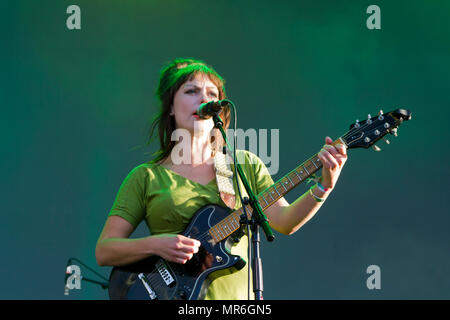 Angel Olsen cantante esegue in concerto Foto Stock