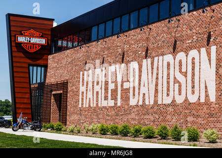 Indianapolis - Circa nel maggio 2018: Harley-Davidson concessionaria locale. Harley Davidsons motocicli sono noti per il loro fedele seguito V Foto Stock