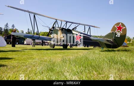 1944 Polikarpov Po-2 - biplano sovietica progettato da Nikolai Polikarpov e soprannominato Kukuruznik ora parte della collezione Shuttleworth al vecchio Operaio Foto Stock