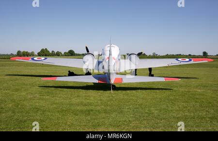 1946 Avro C19 Anson con un nuovo schema di verniciatura celebra la Royal Air Force centenario Foto Stock