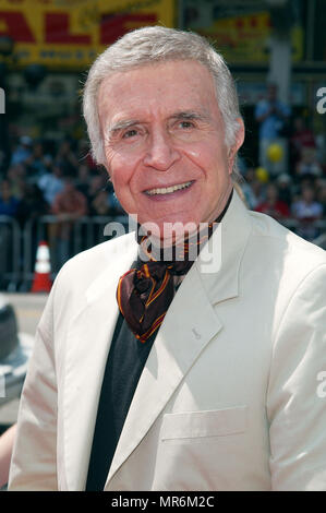 Ricardo Montalban arrivando alla Spy Kids 2: l'isola dei sogni perduti premiere al Chinese Theatre di Los Angeles. Luglio 26, 2002. MontalbanRicardo20 Red Carpet Event, verticale, STATI UNITI D'AMERICA, industria cinematografica, celebrità, fotografia, Bestof, arte cultura e intrattenimento, Topix celebrità moda / Verticale, meglio di, evento nella vita di Hollywood - California, moquette rossa e dietro le quinte, USA, industria cinematografica, celebrità, movie celebrità, personaggi televisivi, musica celebrità, fotografia, Bestof, arte cultura e intrattenimento, Topix, headshot, verticale, una persona, dall'anno , 2002, inchiesta tsuni@ Foto Stock