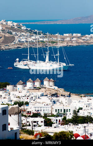 Grecia: Mykonos. 2012/06/08 crociera nelle Cicladi Wind Star, quattro-masted goletta del Windstar Cruise Line (precedentemente Club Med) Foto Stock