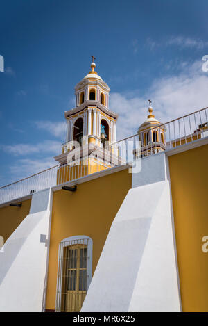 La chiesa di Nostra Signora dei Rimedi, una cinquecentesca di Cattolica Messicana chiesa parrocchiale, Cholula, Puebla, Messico Foto Stock