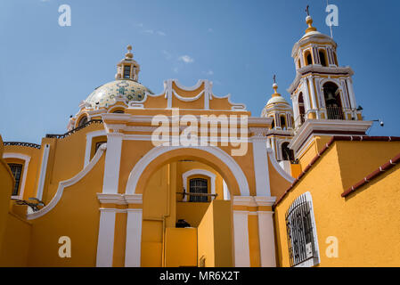 La chiesa di Nostra Signora dei Rimedi, una cinquecentesca di Cattolica Messicana chiesa parrocchiale, Cholula, Puebla, Messico Foto Stock