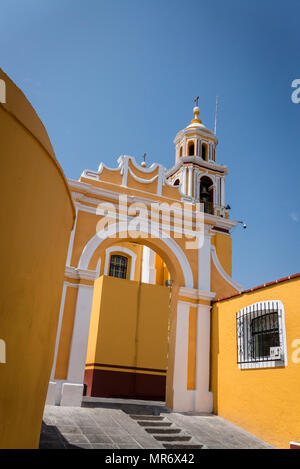 La chiesa di Nostra Signora dei Rimedi, una cinquecentesca di Cattolica Messicana chiesa parrocchiale, Cholula, Puebla, Messico Foto Stock