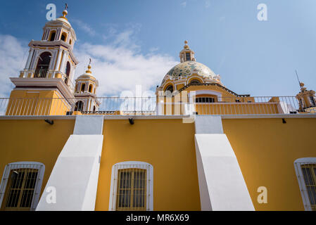 La chiesa di Nostra Signora dei Rimedi, una cinquecentesca di Cattolica Messicana chiesa parrocchiale, Cholula, Puebla, Messico Foto Stock