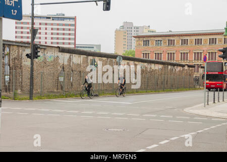 Berlino, Germania - 16 Maggio 2017: i resti del muro di Berlino nella città di Berlino. Foto Stock