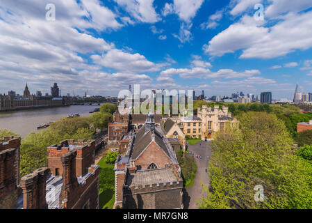 LONDON, Regno Unito - 04 Maggio: questa è una veduta aerea di Lambeth Palace, una residenza storica che è casa per l arcivescovo di Canterbury il Maggio Foto Stock