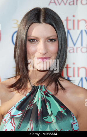 Laura Pausini arrivando alla terza edizione Latin Grammy Awards al Kodak Theatre di Los Angeles. Settembre 18, 2002. PausiniLaura10 Red Carpet Event, verticale, STATI UNITI D'AMERICA, industria cinematografica, celebrità, fotografia, Bestof, arte cultura e intrattenimento, Topix celebrità moda / Verticale, meglio di, evento nella vita di Hollywood - California, moquette rossa e dietro le quinte, USA, industria cinematografica, celebrità, movie celebrità, personaggi televisivi, musica celebrità, fotografia, Bestof, arte cultura e intrattenimento, Topix, headshot, verticale, una persona, dall'anno , 2002, inchiesta tsuni@Gamma-USA.com Foto Stock