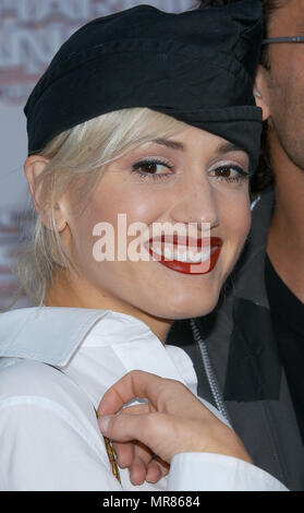 Gwen Stefani arriva alla premiere di ' Charlie's Angels ' al Chinese Theatre di Los Angeles. Giugno 18, 2003.StafaniGwen113 Red Carpet Event, verticale, STATI UNITI D'AMERICA, industria cinematografica, celebrità, fotografia, Bestof, arte cultura e intrattenimento, Topix celebrità moda / Verticale, meglio di, evento nella vita di Hollywood - California, moquette rossa e dietro le quinte, USA, industria cinematografica, celebrità, movie celebrità, personaggi televisivi, musica celebrità, fotografia, Bestof, arte cultura e intrattenimento, Topix, headshot, verticale, una persona, dall'anno , 2003, inchiesta tsuni@Gamma-USA.com Foto Stock