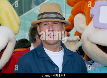 Bruce Willis al ' Rugrats Go Wild Premiere ' presso il Dome Glossari Affini a Los Angeles. Giugno 1, 2003.WillisBruce038 Red Carpet Event, verticale, STATI UNITI D'AMERICA, industria cinematografica, celebrità, fotografia, Bestof, arte cultura e intrattenimento, Topix celebrità moda / Verticale, meglio di, evento nella vita di Hollywood - California, moquette rossa e dietro le quinte, USA, industria cinematografica, celebrità, movie celebrità, personaggi televisivi, musica celebrità, fotografia, Bestof, arte cultura e intrattenimento, Topix, headshot, verticale, una persona, dall'anno , 2003, inchiesta tsuni@Gamma-USA.com Foto Stock