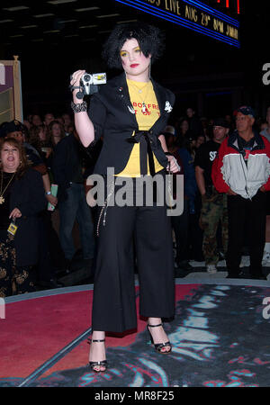 Kelly Osbourne arrivando al 2002 MTV Video Music Awards al Radio City Music Hall di New York. Agosto 29, 2002. OsbourneKelly02 Red Carpet Event, verticale, STATI UNITI D'AMERICA, industria cinematografica, celebrità, fotografia, Bestof, arte cultura e intrattenimento, Topix celebrità moda / Verticale, meglio di, evento nella vita di Hollywood - California, moquette rossa e dietro le quinte, USA, industria cinematografica, celebrità, movie celebrità, personaggi televisivi, musica celebrità, fotografia, Bestof, arte cultura e intrattenimento, Topix, verticale, una persona, dall'anno , 2002, inchiesta tsuni@Gamma-USA.com moda - Piena L Foto Stock