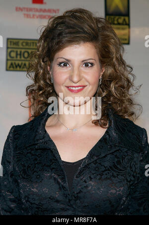 Nia Vardalos arrivando alla ottava edizione critica' Choice Awards presso il Beverly Hills Hotel di Los Angeles. Gennaio 17, 2003.VardalosNia59 Red Carpet Event, verticale, STATI UNITI D'AMERICA, industria cinematografica, celebrità, fotografia, Bestof, arte cultura e intrattenimento, Topix celebrità moda / Verticale, meglio di, evento nella vita di Hollywood - California, moquette rossa e dietro le quinte, USA, industria cinematografica, celebrità, movie celebrità, personaggi televisivi, musica celebrità, fotografia, Bestof, arte cultura e intrattenimento, Topix, headshot, verticale, una persona, dall'anno , 2002, inchiesta tsuni@Gamma-USA.com Foto Stock