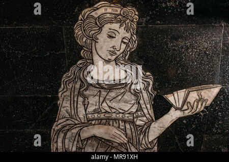 Siena, Italia - 16 Maggio 2016: Hellespontine Sibyl pavimento a mosaico a Siena Foto Stock