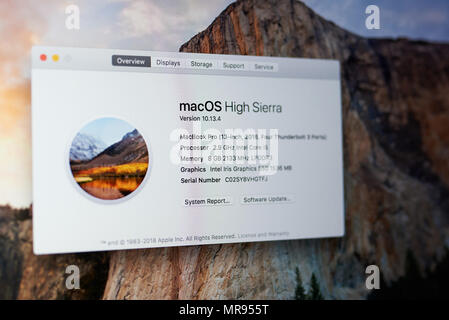 New york, Stati Uniti d'America - 25 Maggio 2018: MasOs high sierra struttura panoramica su schermo di computer portatile di close-up Foto Stock