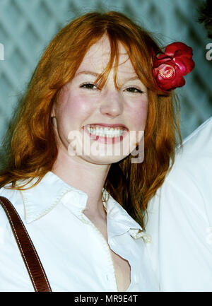 Alicia Witt arrivando alla premiere di ' Austin Powers in Goldmember ' presso l'Anfiteatro universale a Los Angeles. Luglio 22, 2002. WittAlicia50 Red Carpet Event, verticale, STATI UNITI D'AMERICA, industria cinematografica, celebrità, fotografia, Bestof, arte cultura e intrattenimento, Topix celebrità moda / Verticale, meglio di, evento nella vita di Hollywood - California, moquette rossa e dietro le quinte, USA, industria cinematografica, celebrità, movie celebrità, personaggi televisivi, musica celebrità, fotografia, Bestof, arte cultura e intrattenimento, Topix, headshot, verticale, una persona, dall'anno , 2002, inchiesta tsuni@Gamma-US Foto Stock