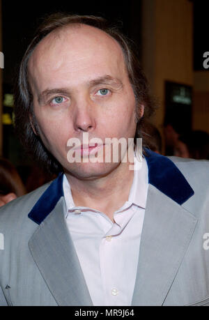 Dwight Yoakam arrivando alla premiere di Panic Room al Loews Century Theatre di Los Angeles. Marzo 18, 2002. YoakamDwight01 Red Carpet Event, verticale, STATI UNITI D'AMERICA, industria cinematografica, celebrità, fotografia, Bestof, arte cultura e intrattenimento, Topix celebrità moda / Verticale, meglio di, evento nella vita di Hollywood - California, moquette rossa e dietro le quinte, USA, industria cinematografica, celebrità, movie celebrità, personaggi televisivi, musica celebrità, fotografia, Bestof, arte cultura e intrattenimento, Topix, headshot, verticale, una persona, dall'anno , 2002, inchiesta tsuni@Gamma-USA.com Foto Stock