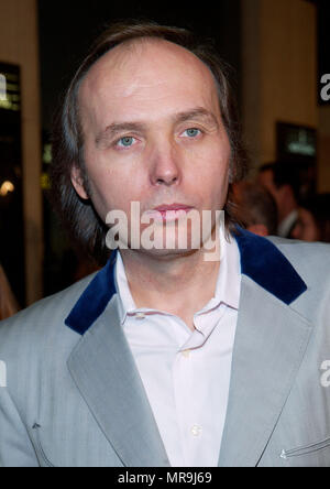 Dwight Yoakam arrivando alla premiere di Panic Room al Loews Century Theatre di Los Angeles. Marzo 18, 2002. YoakamDwight02 Red Carpet Event, verticale, STATI UNITI D'AMERICA, industria cinematografica, celebrità, fotografia, Bestof, arte cultura e intrattenimento, Topix celebrità moda / Verticale, meglio di, evento nella vita di Hollywood - California, moquette rossa e dietro le quinte, USA, industria cinematografica, celebrità, movie celebrità, personaggi televisivi, musica celebrità, fotografia, Bestof, arte cultura e intrattenimento, Topix, headshot, verticale, una persona, dall'anno , 2002, inchiesta tsuni@Gamma-USA.com Foto Stock