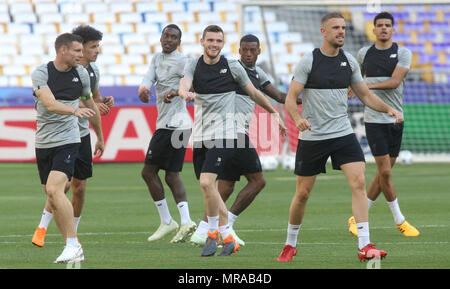 Kiev, Ucraina. 25 Maggio, 2018. I giocatori del Liverpool frequentare un corso di formazione prima della finale di UEFA Champions League match tra Liverpool e Real Madrid presso lo Stadio Olimpico di Kiev, in Ucraina, 25 maggio 2018. Credito: Sergey/Xinhua/Alamy Live News Foto Stock