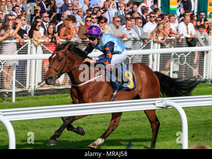 Chester Racecourse, Chester, Regno Unito. 26 Maggio, 2018. Chester Races, Romana giorno; James Sullivan rides Aasheq alla vittoria nelle soluzioni controllate del gruppo Credito Handicap: Azione Plus sport/Alamy Live News Foto Stock