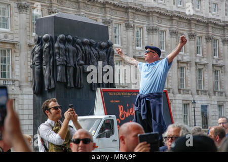 Londra, UK, 26 maggio 2018. Protester presso la dimostrazione gratuita per Tommy Robinson Credito: Alex Cavendish/Alamy Live News Foto Stock