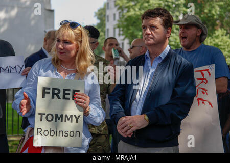 Londra, UK, 26 maggio 2018. Il UKIP Leader Gerrard Batten presso la dimostrazione gratuita per Tommy Robinson Credito: Alex Cavendish/Alamy Live News Foto Stock