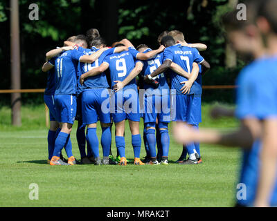 Karlsruhe, Deutschland. 26 Maggio, 2018. KSC 2 accetta il gioco. GES/calcio/Oberliga: Karlsruher SC 2 - FV Ravensburg, 26.05.2018 - | Utilizzo di credito in tutto il mondo: dpa/Alamy Live News Foto Stock