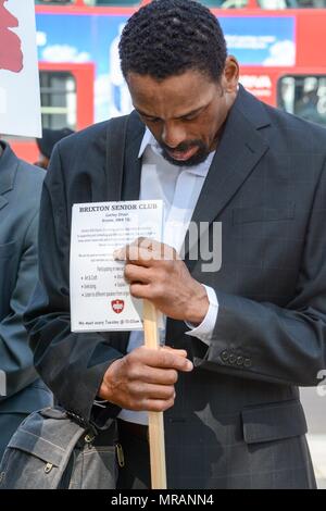 Londra, Regno Unito. 26 maggio 2018. 10.30,windrush square, Brixton LONDON REGNO UNITO comunità e i membri di chiesa hanno marciato per anti la pistola e il coltello la criminalità . Credito: Philip Robins/Alamy Live News Foto Stock