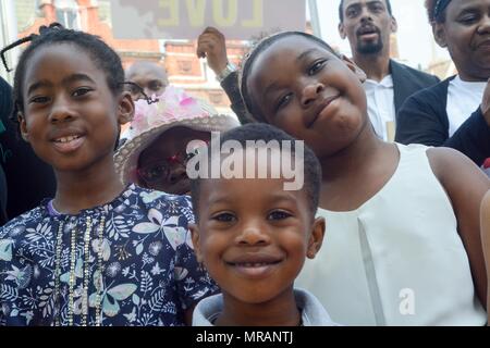 Londra, Regno Unito. 26 maggio 2018. 10.30,windrush square, Brixton LONDON REGNO UNITO comunità e i membri di chiesa hanno marciato per anti la pistola e il coltello la criminalità . Credito: Philip Robins/Alamy Live News Foto Stock