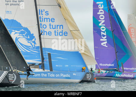 Finale in porto il giorno della gara della Volvo Ocean Race, Newport scalo, prima i battelli salpano attraverso l'Atlantico sulla gamba 9, per Cardiff Wales. Foto Stock