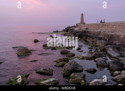 Kyrenia (turco: Girne) parete del porto, Kyrenia Cipro del Nord. Foto Stock